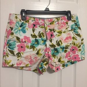 Shorts. Flower pattern.